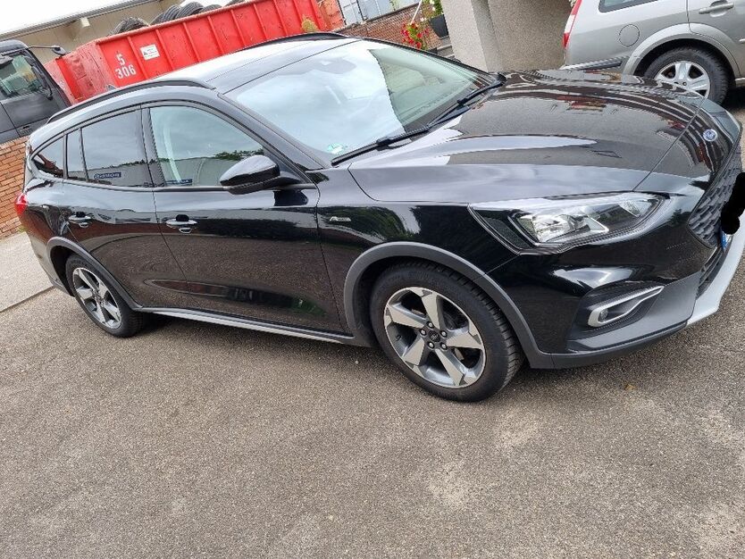Ford Focus 151.669 km 10.900 € Linnich 52441