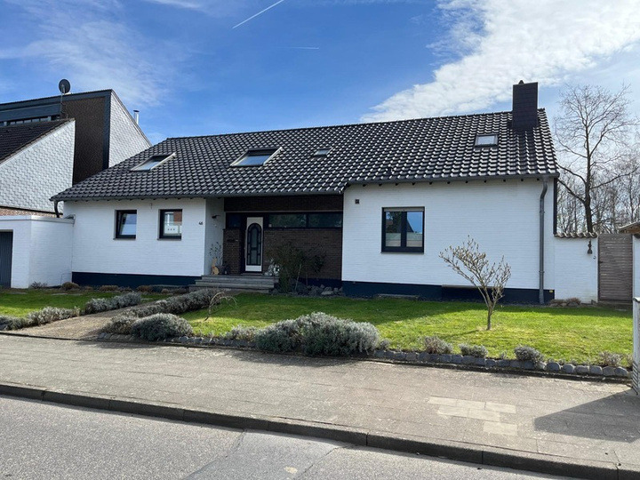 Haus zum Mieten in Aachen 2.400 € 230 m² 6 zimmer