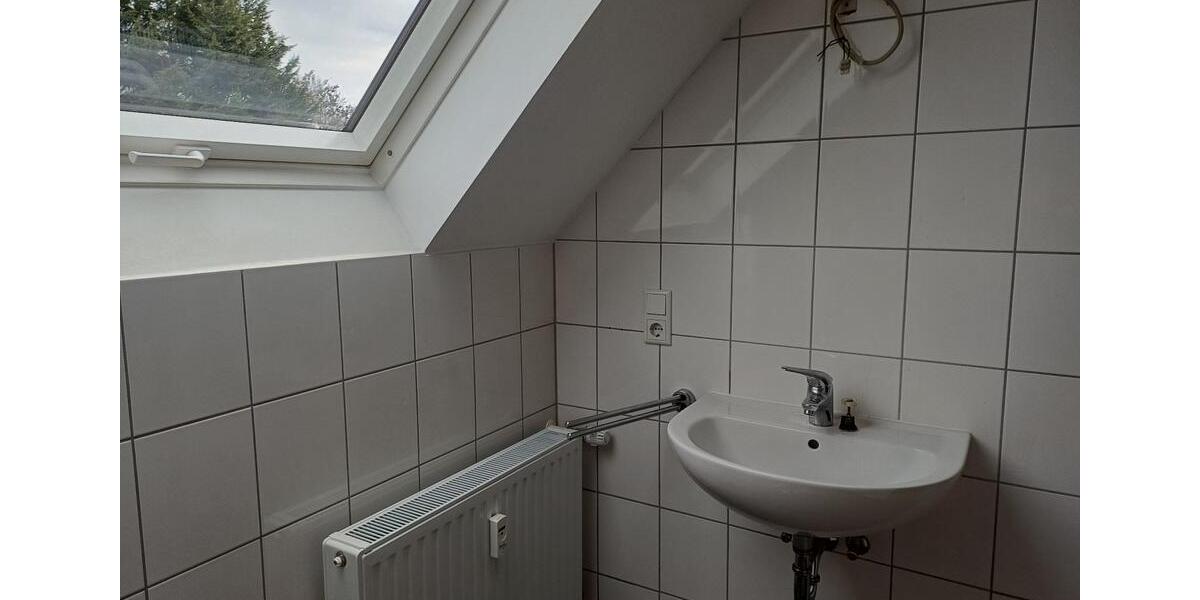 Dachgeschoßwohnung Aachen Eilendorf - 3 Zimmer, 80 m&sup2;, 680&euro; | Angebot:25656547