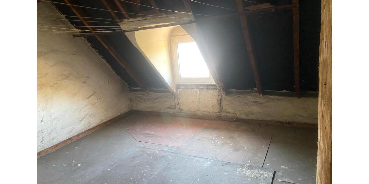 Dachgeschoßwohnung Aachen Aachen-Mitte - 6 Zimmer, 140 m&sup2;, 140.000&euro; | Angebot:26826768
