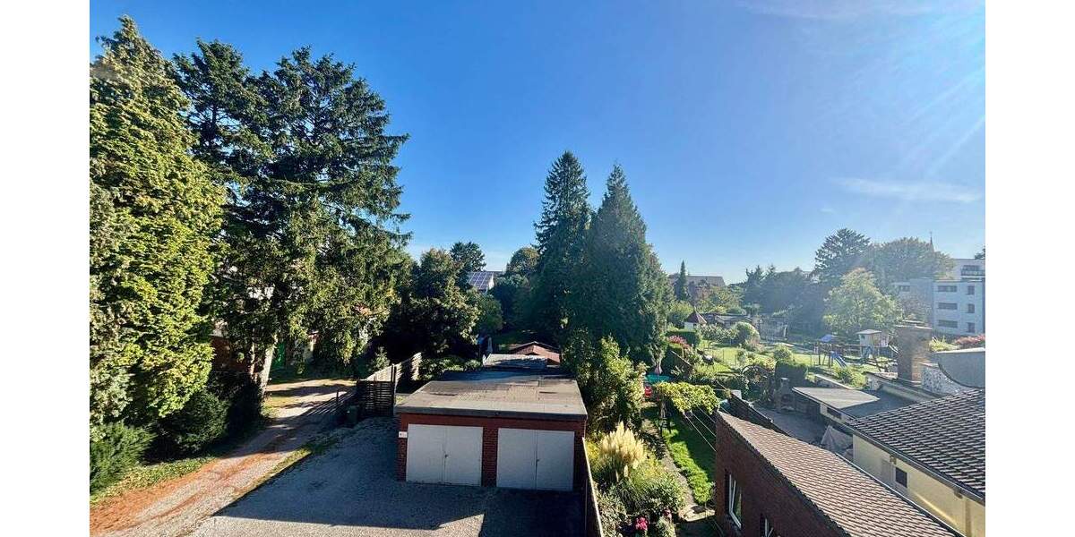 Reiheneckhaus - mit großem Garten - 899 m² Grundstück - zwei Garagen - in guter Lage von Kohlscheid (Herzogenrath) - derzeit an zwei Mieter vermietet 7 zimmer