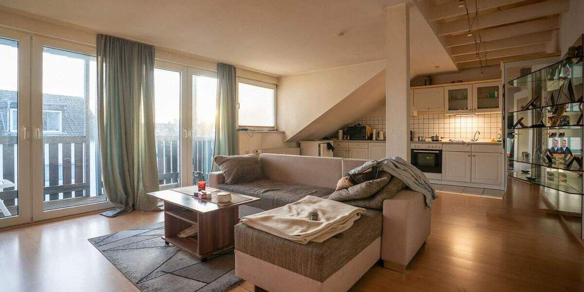 Helle 2-Zimmer-Dachgeschosswohnung mit Balkon, Tageslichtbad und durchdachter Raumaufteilung 2 zimmer