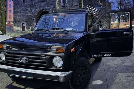 Lada Niva 32.000 km 11.950 &euro; Aachen 52066