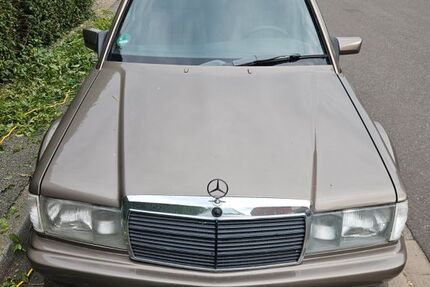 Mercedes-Benz 190 221.500 km 14.900 &euro; ESCHWEILER 52249