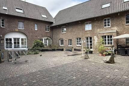 *** WEDOW *** Charmante MaisonetteWohnung mit Terrasse im Innenhof