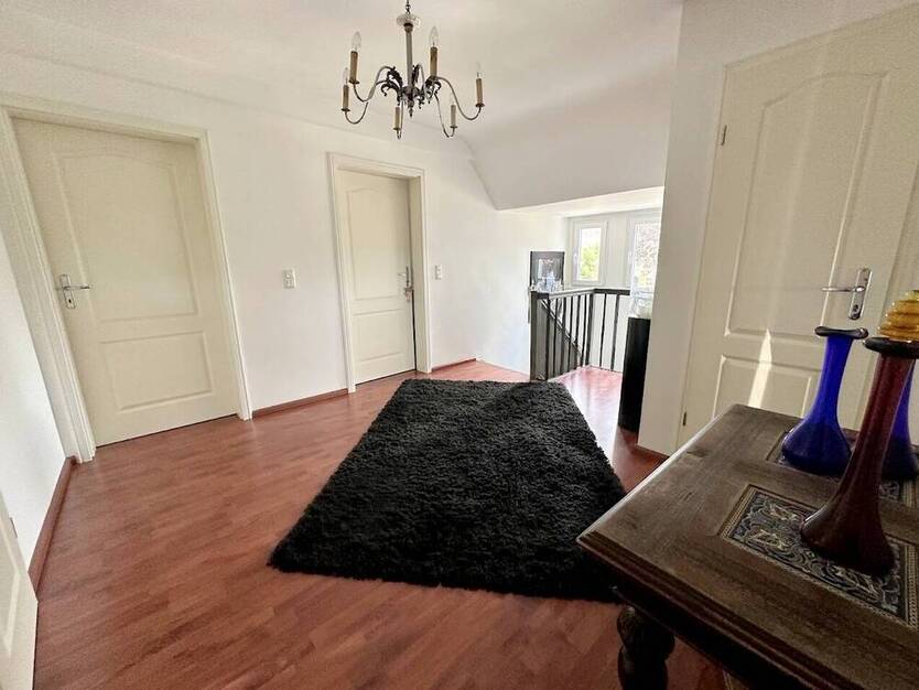 **ZUHAUSE für zwei Familien oder eine Großfamilie auf TRAUMgrundstück und Platz für viele PKW**