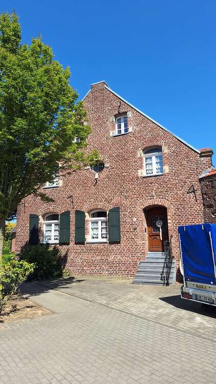 Haus zum Kaufen in Heinsberg 950.000 € 249.8 m²