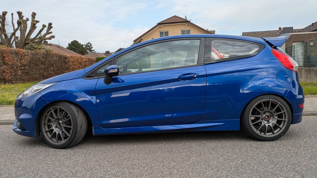 Ford Fiesta 93.500 km 11.900 &euro; Düren 52353