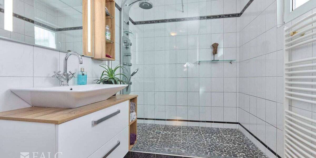 Reihenendhaus Alsdorf Ost - 8 Zimmer, 222 m&sup2;, 498.000&euro; | Angebot:26820177
