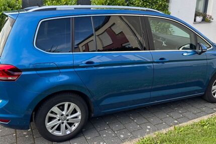 VW Touran 71.000 km 21.800 € Aachen 52078