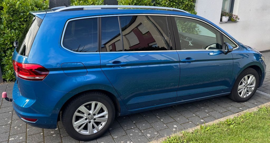 VW Touran 71.000 km 21.800 € Aachen 52078