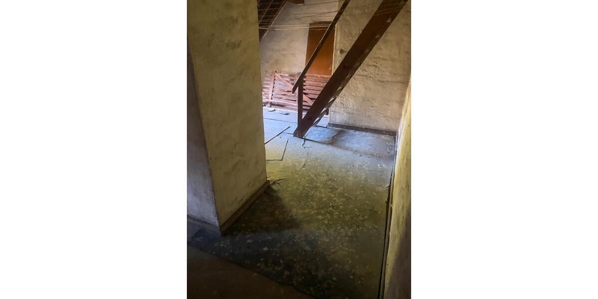 Dachgeschoßwohnung Aachen Aachen-Mitte - 6 Zimmer, 140 m&sup2;, 140.000&euro; | Angebot:26961044