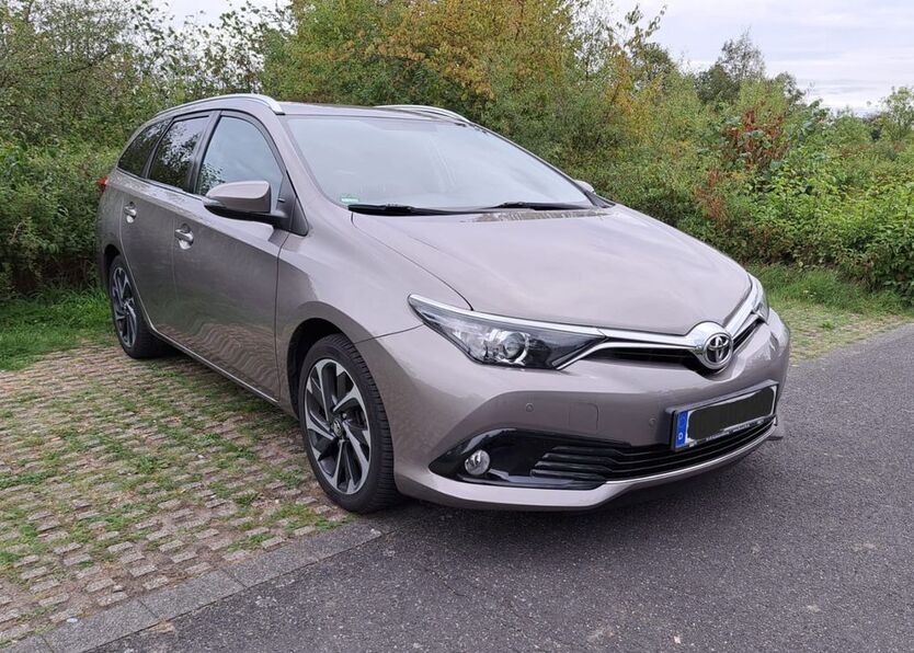 Toyota Auris 98.000 km 10.200 € Eschweiler 52249