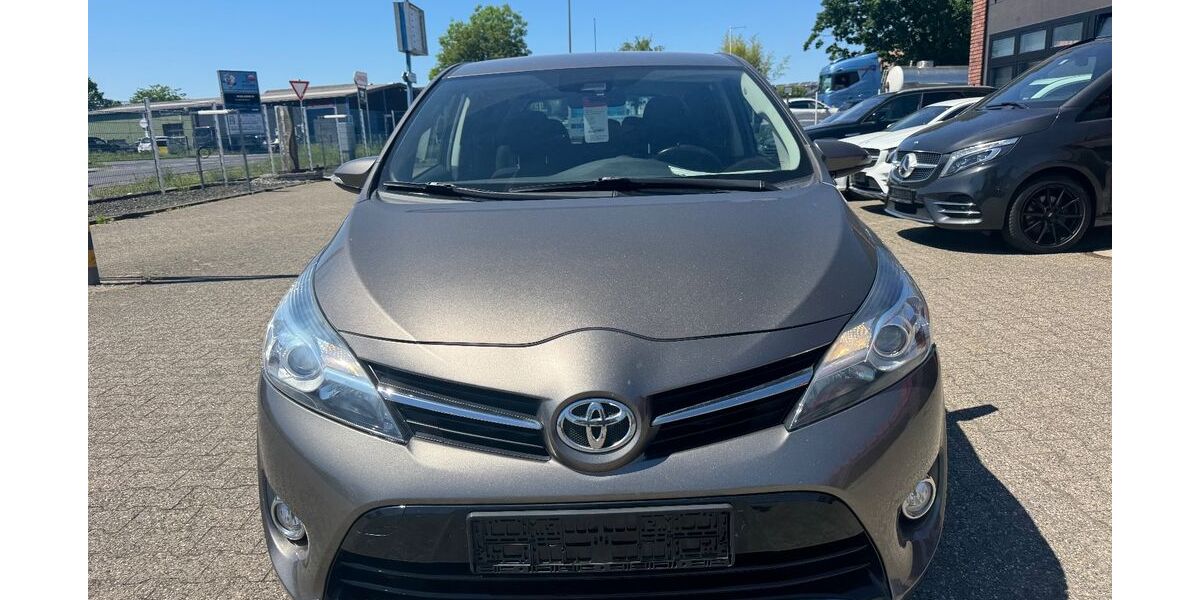 Toyota Verso 107.000 km 8.900 &euro; Alsdorf 52477