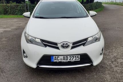 Toyota Auris 82.000 km 10.300 &euro; Eschweiler 52249