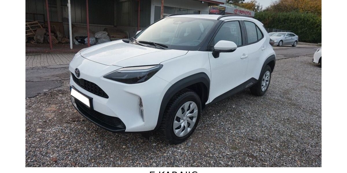 Toyota Yaris 8.000 km 22.990 € ESCHWEILER - KINZWEILER 52249