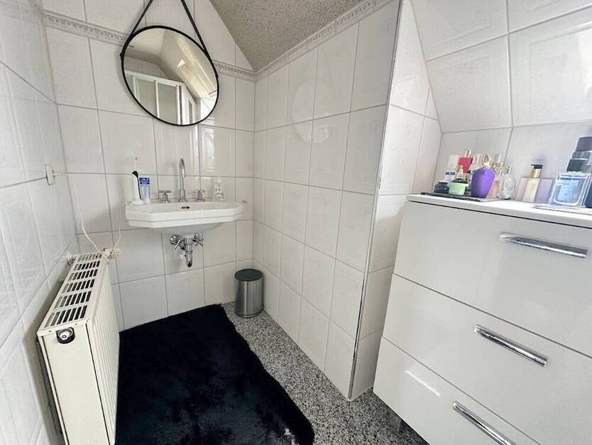 **ZUHAUSE für zwei Familien oder eine Großfamilie auf TRAUMgrundstück und Platz für viele PKW**