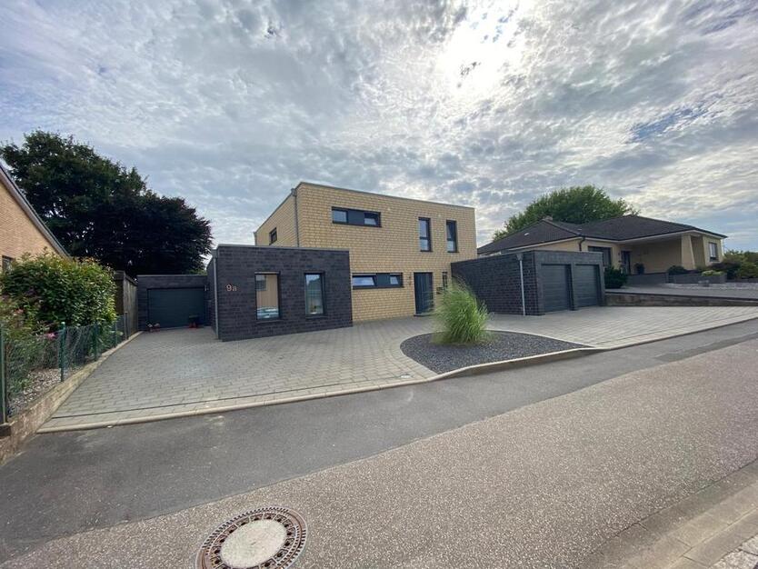 Zweifamilienhaus mit AnliegerWohnung – Heinsberg-Lieck