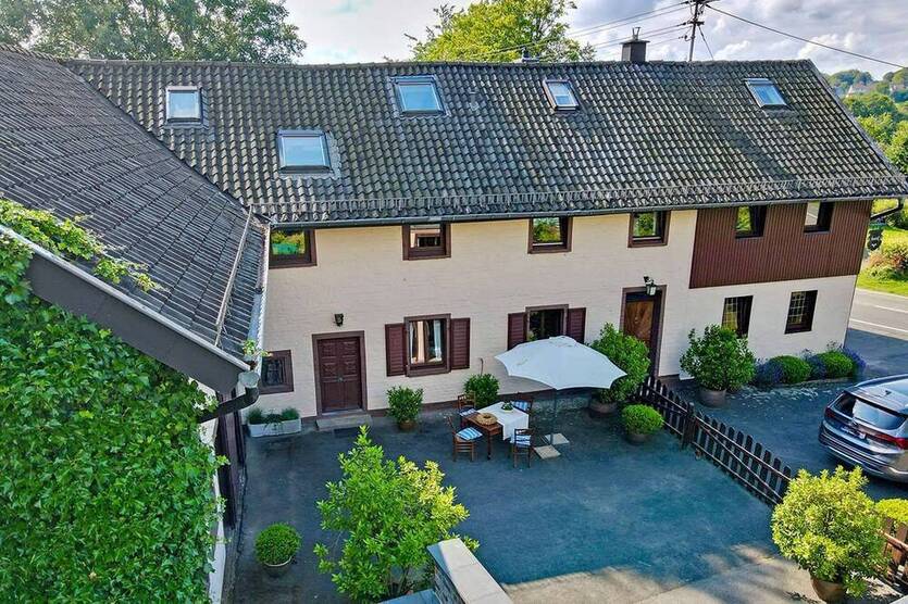 PHI AACHEN - Attraktives Wohn- Geschäftshaus mit großem Grundstück in begehrter Lage von Simmerath!