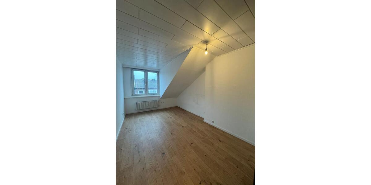 Dachgeschoßwohnung Aachen Aachen-Mitte - 1 Zimmer, 20 m&sup2;, 445&euro; | Angebot:25500375