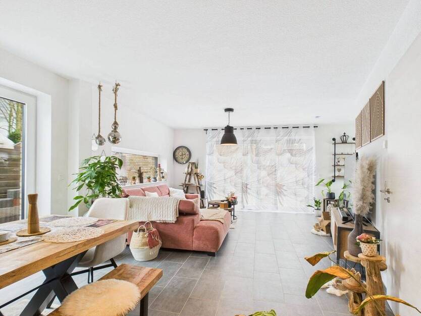 Modernes Einfamilienhaus von 2023 mit Garten, Garage & viel Platz zum Wohlfühlen!