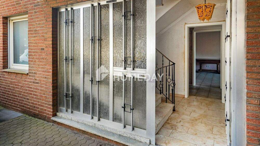 Geräumiges ZFH mit Garten, Balkon, Loggia, Garage und Ausbaupotenzial in ruhiger Lage 7 zimmer