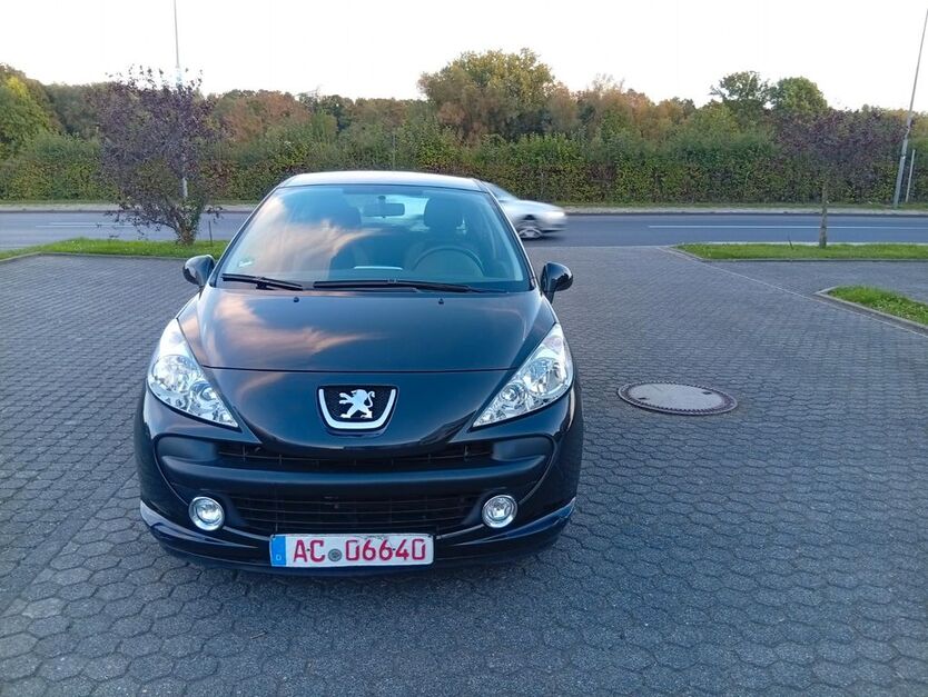 Peugeot 207 103.657 km 2.699 € Aachen 52080