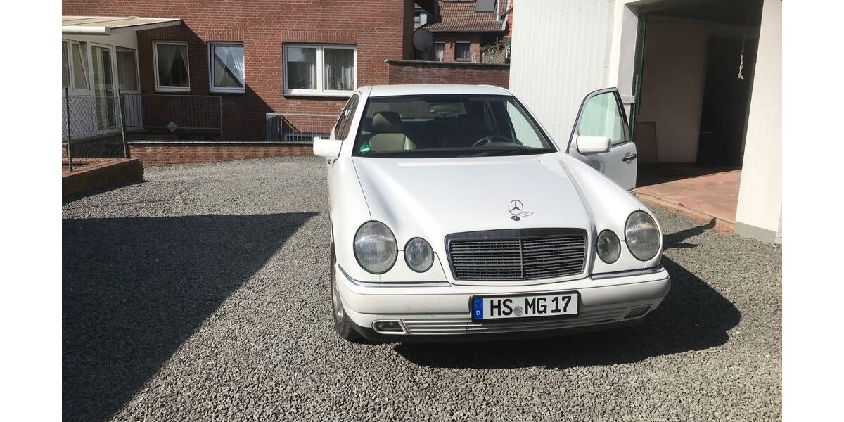 Mercedes-Benz E 300 173.000 km 7.350 &euro; Gangelt 52538