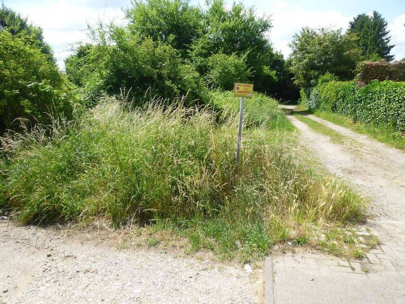 Baugrundstücke in Südlage in guter Wohnlage. Bebaubar mit zwei Doppelhaushälften