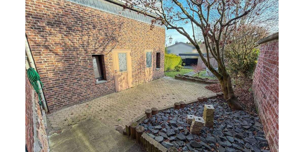 Zweifamilienhaus mit Garage und Garten in Stolberg-Büsbach 7 zimmer