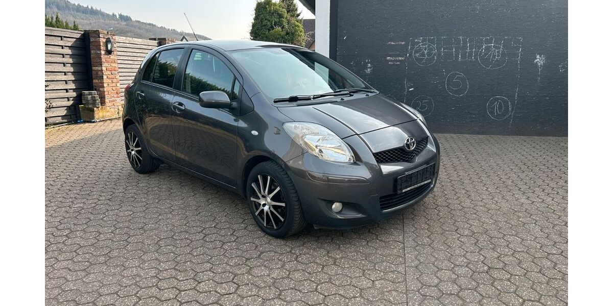 Toyota Yaris 167.094 km 3.600 &euro; Kreuzau 52372