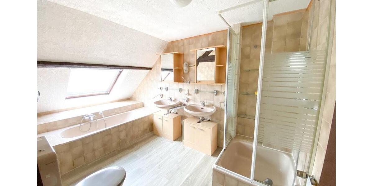 Dachgeschoßwohnung Alsdorf - 2 Zimmer, 89 m&sup2;, 650&euro; | Angebot:25655173