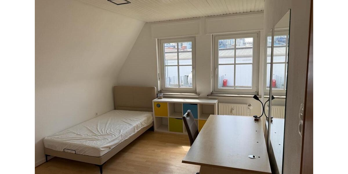Einfamilienhaus Jülich - 10 Zimmer, 280 m&sup2;, 999&euro; | Angebot:25456904