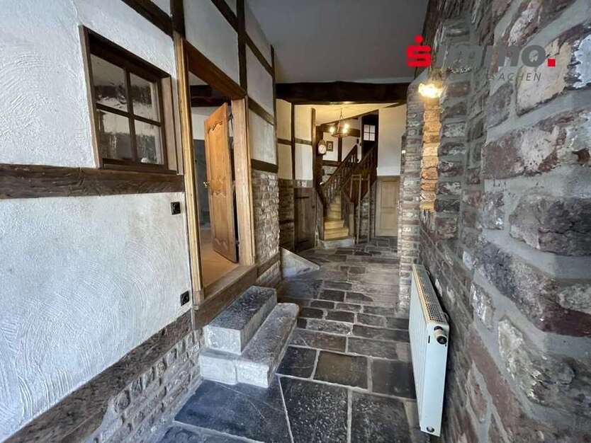 Haus zum Kaufen in Aachen 285.000 € 211 m²