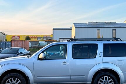 Nissan Pathfinder 189.000 km 14.900 € Düren 52351