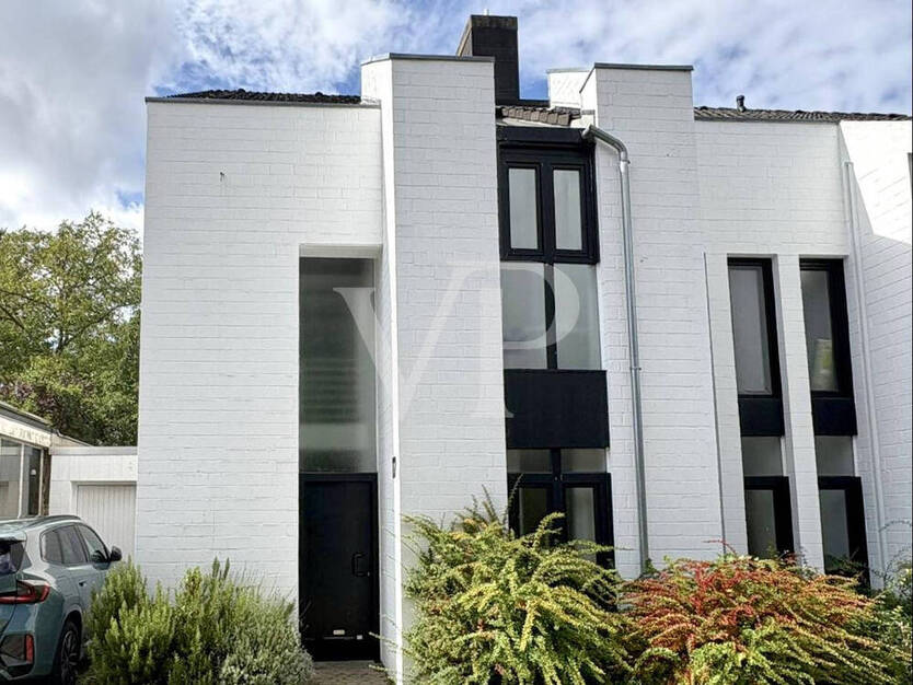 Einzigartiges Architektenhaus - Markante Doppelhaushälfte mit schönem Garten