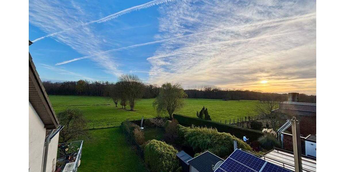 Aachen-Lichtenbusch (Deutschland) - Dachgeschoss Wohnung (2. OG) mit großer Terrasse und Südausrichtung, Tiefgaragenstellplatz 3 zimmer