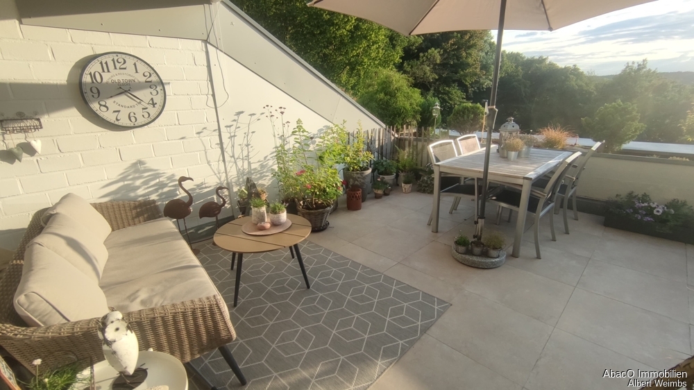 Hochwertig modernisierte Eigentumswohnung mit großer Südwest-Terrasse und Burgblick. Auch geeignet als Ferienwohnung. - Etagenwohnung Nideggen Eifel | Angebot:25307290