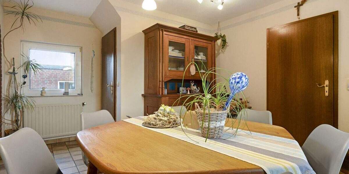 Großzügiges Wohnhaus mit Innenhof, Garten und Ausbaupotenzial in Gangelt- Stahe! 8 zimmer