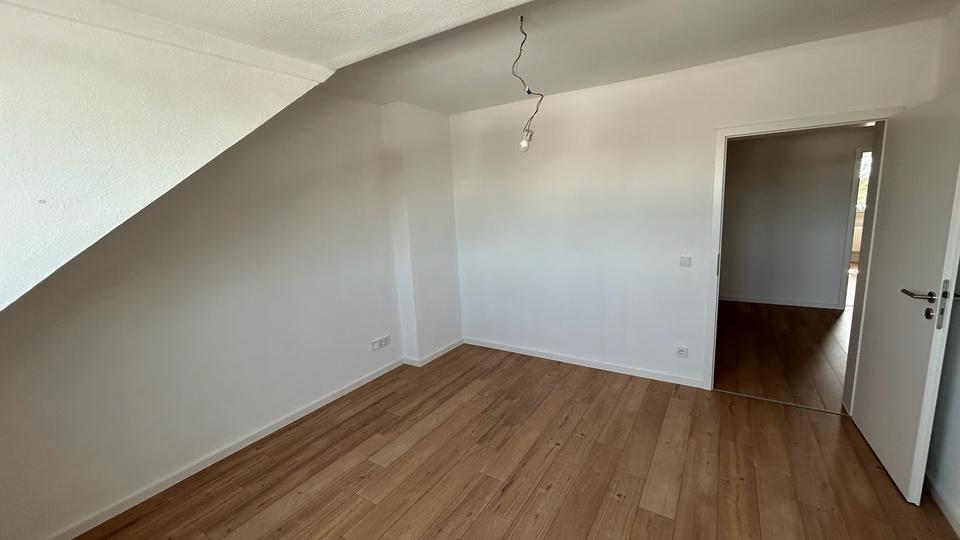 Dachgeschoßwohnung Düren - 3 Zimmer, 60 m&sup2;, 720&euro; | Angebot:26094729