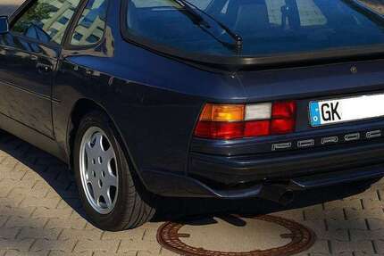 Porsche 944