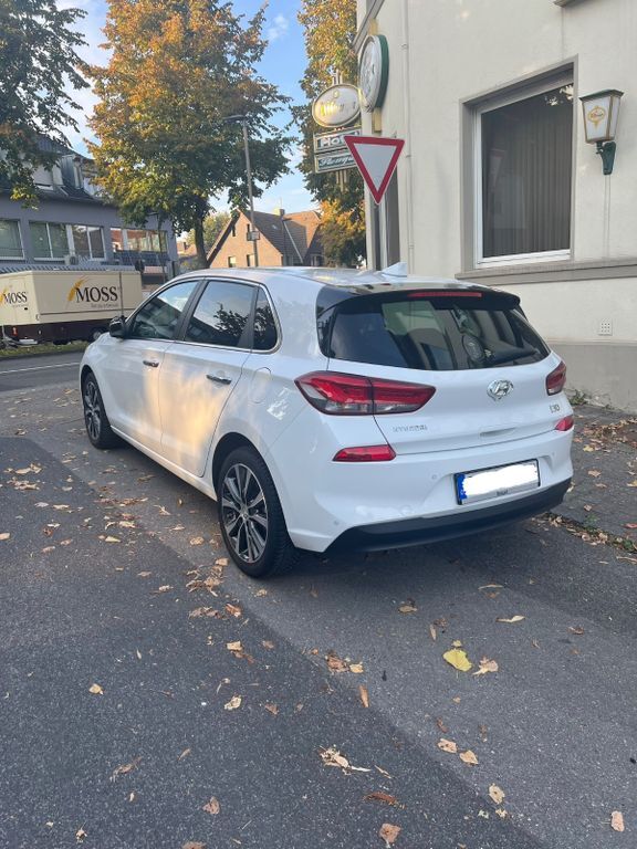 Hyundai i30 56.000 km 12.600 € Herzogenrath 52134