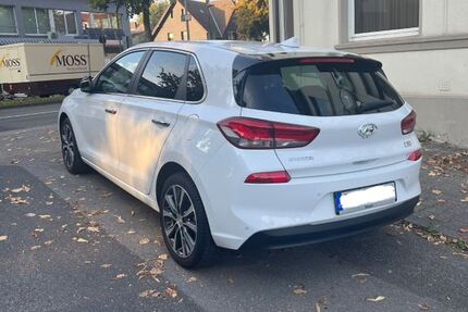 Hyundai i30 56.000 km 12.800 € Herzogenrath 52134