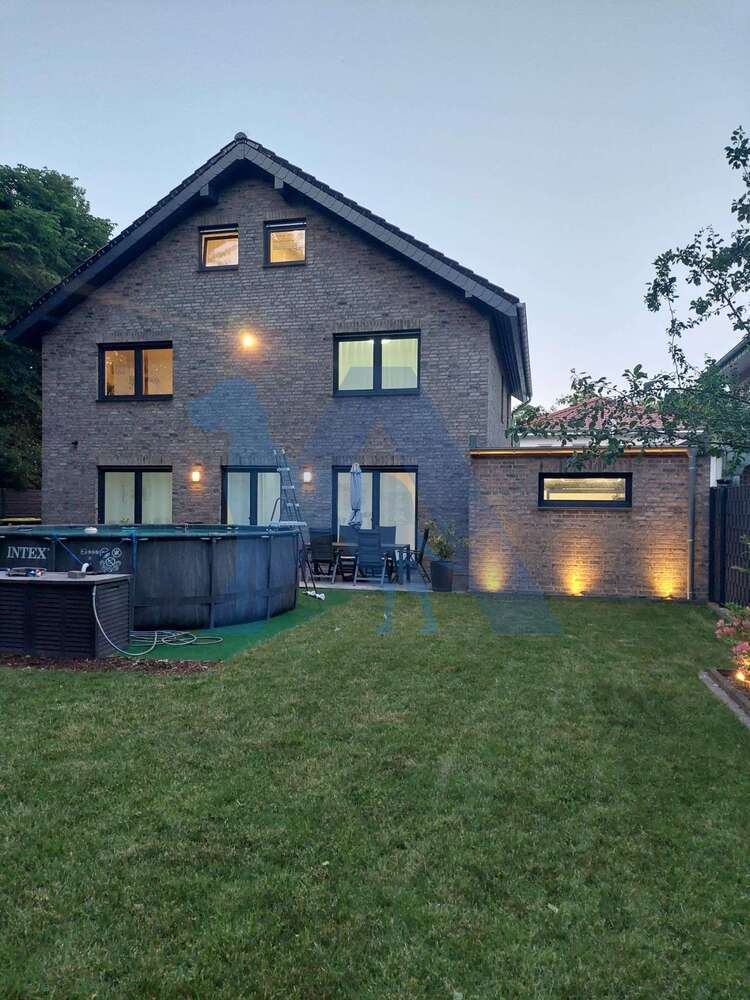 Haus zum Kaufen in Düren 699.000 € 221 m²