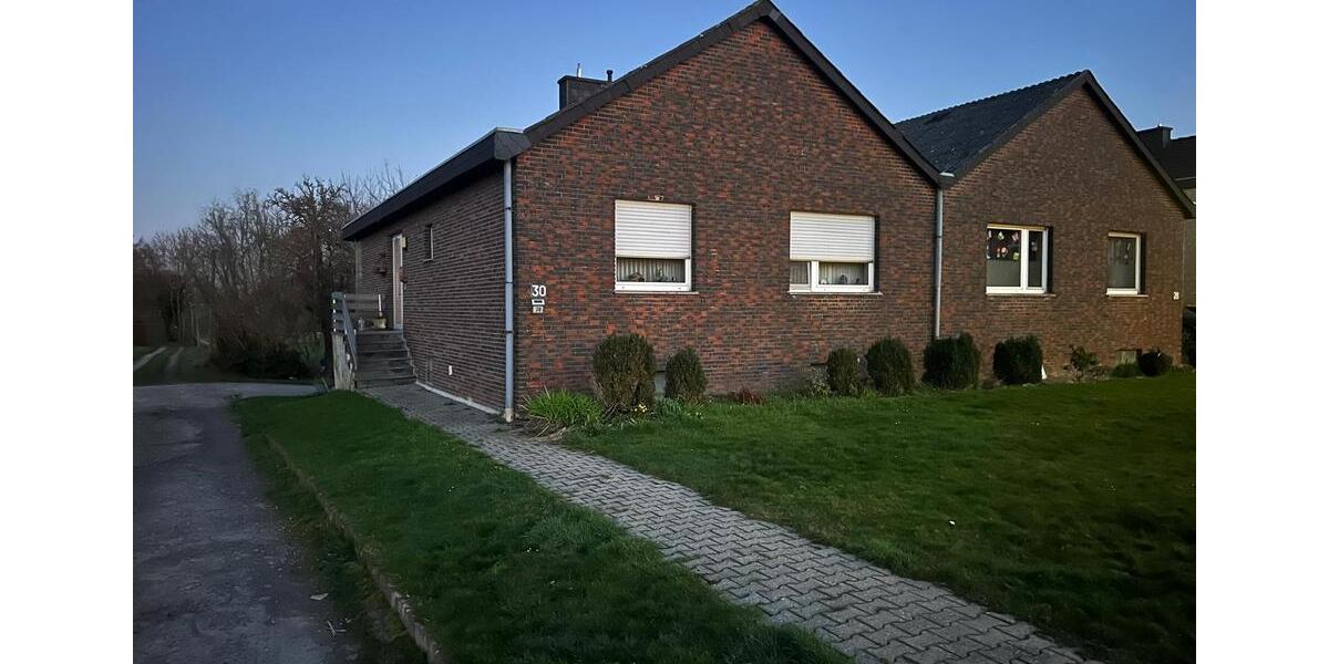 Doppelhaushälfte Geilenkirchen - 5 Zimmer, 120 m&sup2;, 800&euro; | Angebot:25636940