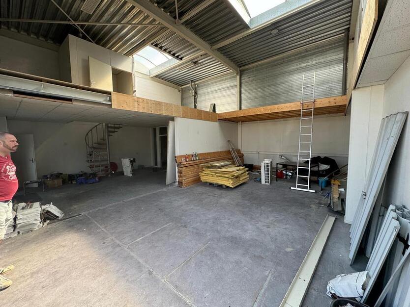 Gewerbehalle Autowerkstatt Werkstatt zimmer