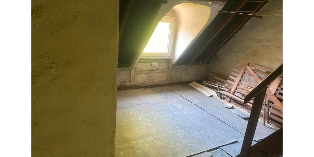 Dachgeschoßwohnung Aachen Aachen-Mitte - 6 Zimmer, 140 m&sup2;, 140.000&euro; | Angebot:26396635