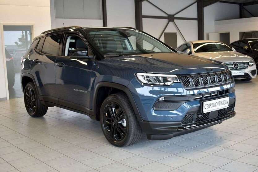 Jeep Compass 2.989 km 31.999 € Düren 52351
