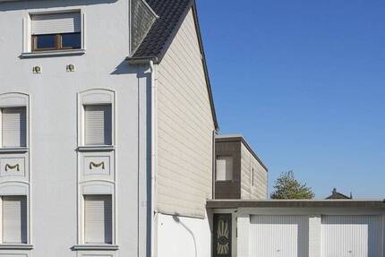 Vielversprechendes Potenzial mit Bauland Option! - Tolles Einfamilienhaus mit vier Garagen und einem idyllischen Garten 6 zimmer