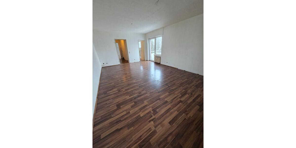 Bezugsfreie Wohnung mit Balkon & zusätzlichem Speicher in Brand 1 zimmer